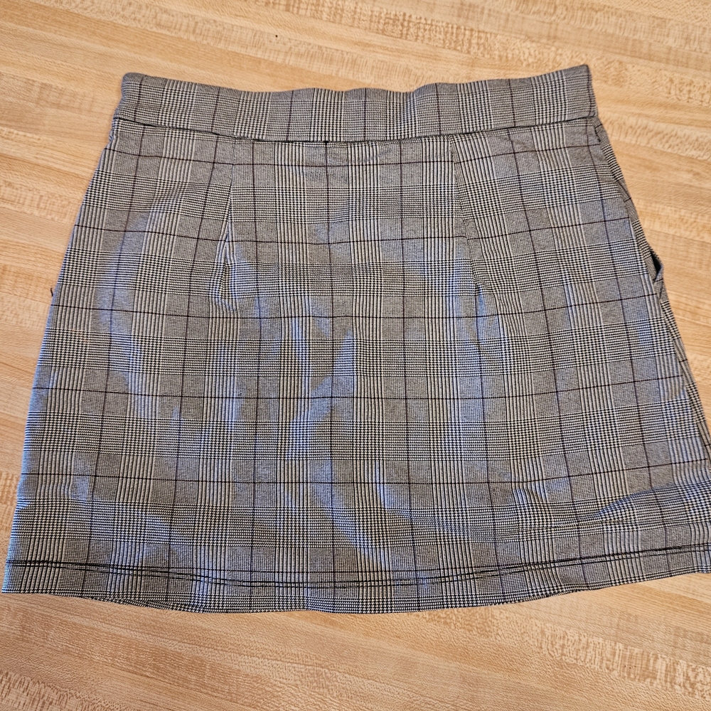 Shinestar Gray Plaid Mini Skirt - Picture 2 of 9